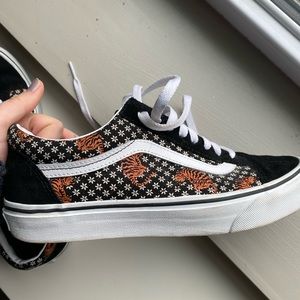 Women’s Size 9 Tiger Daisy Print Classic Old School Vans